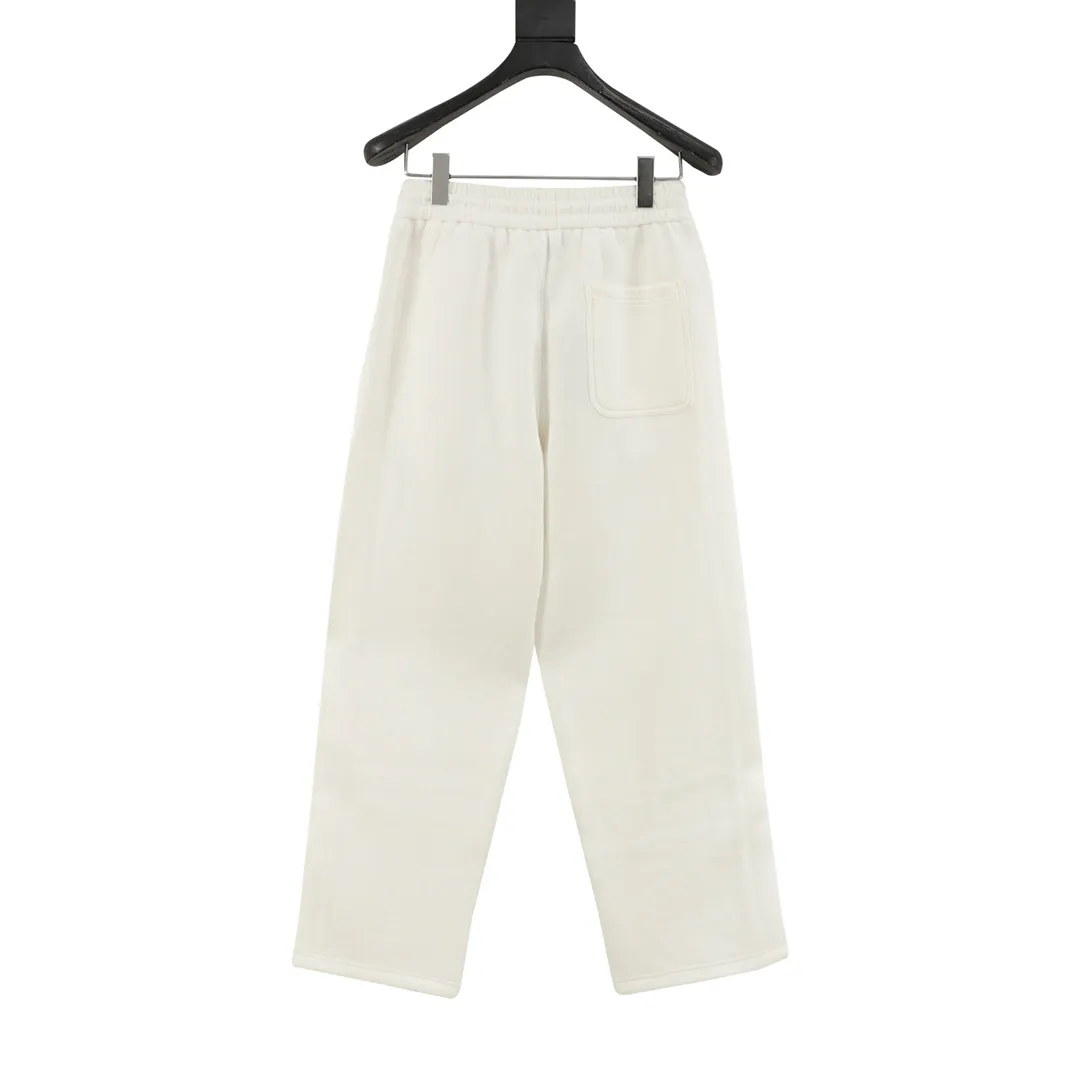 🅿️390 CH/Cro Heart Cross patch embroidered trousers. The fabric is made of custom woven composite fabric. It is dyed and then treated with wool. It is silky and super soft compared to the original version. The fabric texture has clear and obvious strands and excellent drape. The exquisite workmanship has reached foreign trade export standards. The cross on both sides of the front panel is embroidered with Sanskrit. It is fashionable and individual. It is super versatile and good-looking. It is a must-have for fashionable men and women. It is unparalleled in terms of upper body comfort. size：XS-L